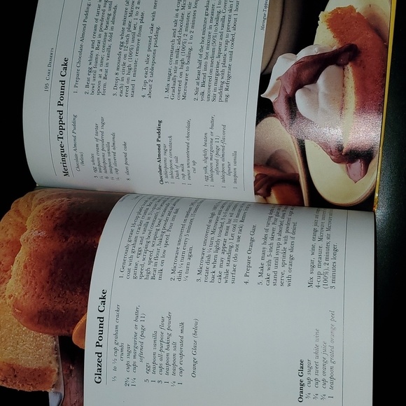 Vintage Betty Crocker's microwave cookbook circa 1981 Hardcover about 280 pages - Picture 6 of 12